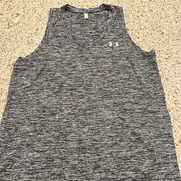 🖤Heathered Gray Under Armour Tank💪🏻 - Picture 2 of 5